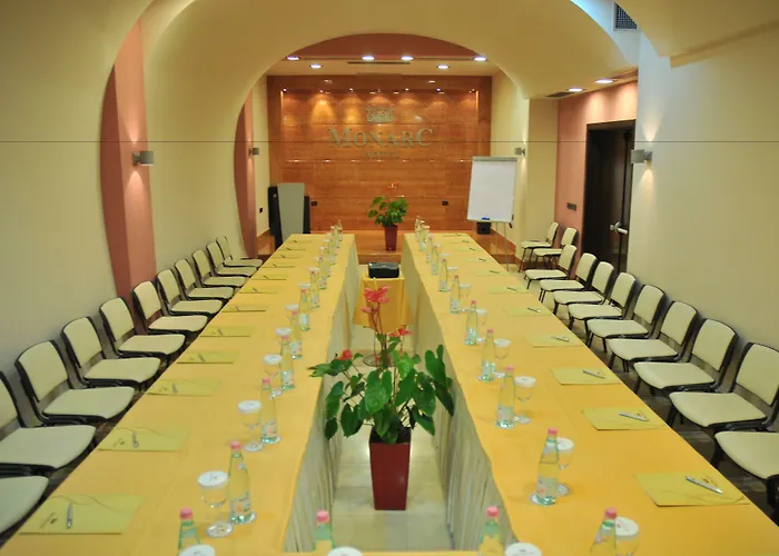 Monarc 4* Tirana