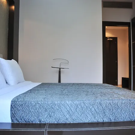 호텔 Monarc 4*