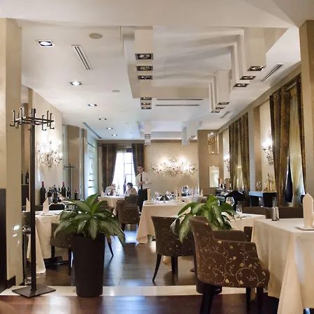 Monarc 4* Tirana